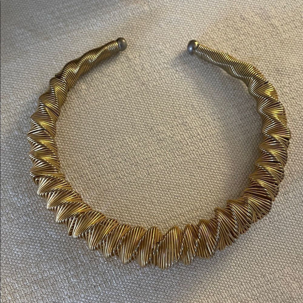 Elegant Gold-Toned Women's necklace
